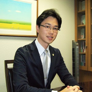 福岡宏保弁護士の写真