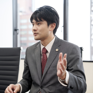 丸野悟史弁護士の写真