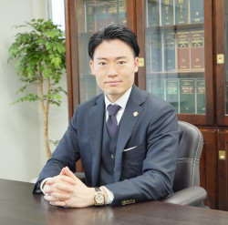 鈴木翔太弁護士の写真