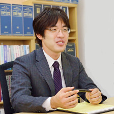 酒井伸彦弁護士の写真