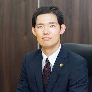 本間弁護士の顔写真